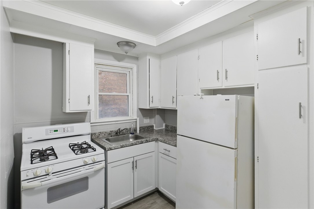 500 1/2 Lyell Avenue - 2