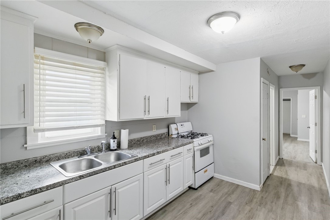 500 1/2 Lyell Avenue - 1
